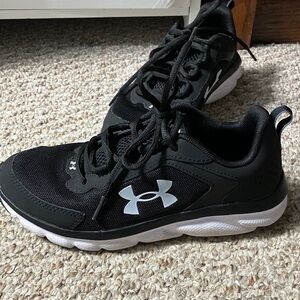 Under Armour Black Sneakers EUC
